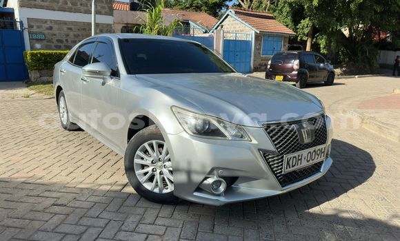 Nunua Ilio tumika Toyota Crown Nyeupe Gari ndani ya Nairobi nchini Nairobi Nunua Ilio tumika Toyota Crown Nyeupe Gari ndani ya Nairobi nchini Nairobi
