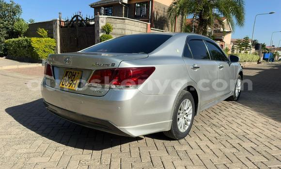 Nunua Ilio tumika Toyota Crown Nyeupe Gari ndani ya Nairobi nchini Nairobi Nunua Ilio tumika Toyota Crown Nyeupe Gari ndani ya Nairobi nchini Nairobi