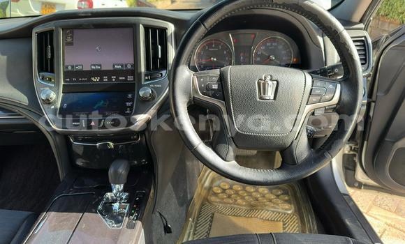 Nunua Ilio tumika Toyota Crown Nyeupe Gari ndani ya Nairobi nchini Nairobi Nunua Ilio tumika Toyota Crown Nyeupe Gari ndani ya Nairobi nchini Nairobi