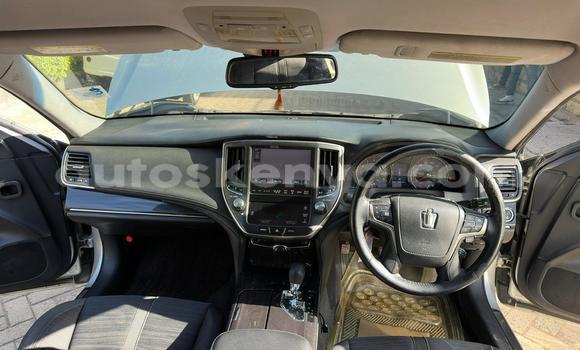 Nunua Ilio tumika Toyota Crown Nyeupe Gari ndani ya Nairobi nchini Nairobi Nunua Ilio tumika Toyota Crown Nyeupe Gari ndani ya Nairobi nchini Nairobi
