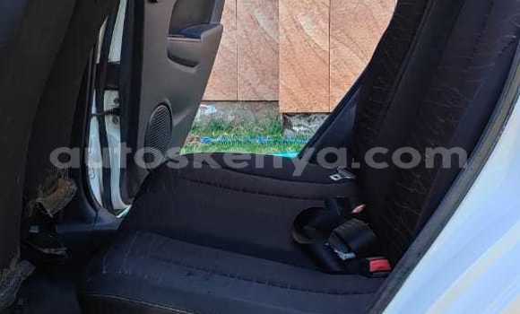 Nunua Ilio tumika Mazda Demio Nyeupe Gari ndani ya Nairobi nchini Nairobi Nunua Ilio tumika Mazda Demio Nyeupe Gari ndani ya Nairobi nchini Nairobi