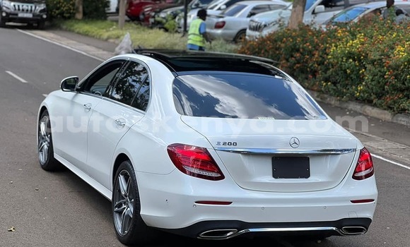 Oofamaa Mercedes‒Benz E–Class White Makiinaa iti Nairobi keessatti Nairobi keessatti Oofamaa Mercedes‒Benz E–Class White Makiinaa iti Nairobi keessatti Nairobi keessatti