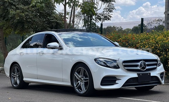 Oofamaa Mercedes‒Benz E–Class White Makiinaa iti Nairobi keessatti Nairobi keessatti Oofamaa Mercedes‒Benz E–Class White Makiinaa iti Nairobi keessatti Nairobi keessatti
