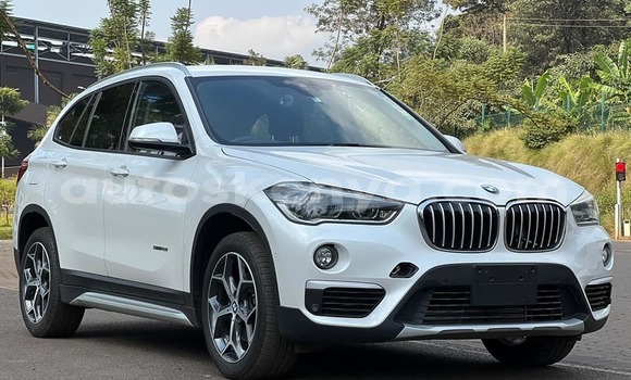 Nunua Ilio tumika BMW X1 Nyeupe Gari ndani ya Nairobi nchini Nairobi