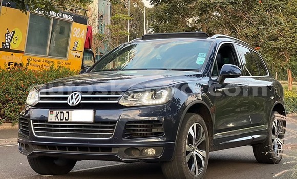 Oofamaa Volkswagen Touareg Black Makiinaa iti Nairobi keessatti Nairobi keessatti