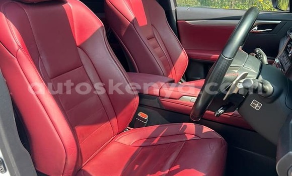 Oofamaa Lexus RX White Makiinaa iti Nairobi keessatti Nairobi keessatti Oofamaa Lexus RX White Makiinaa iti Nairobi keessatti Nairobi keessatti