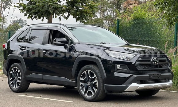 Nunua Ilio tumika Toyota RAV4 Nyeusi Gari ndani ya Nairobi nchini Nairobi