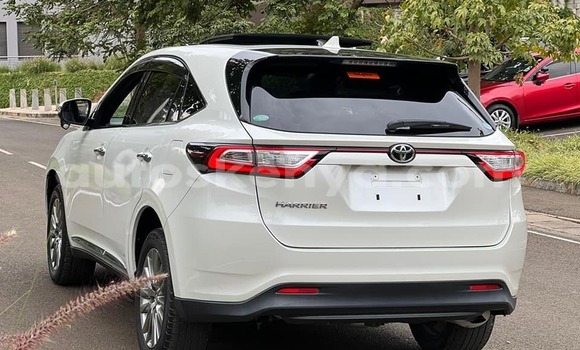 Buy Used Toyota Harrier White Car in Nairobi in Nairobi Buy Used Toyota Harrier White Car in Nairobi in Nairobi