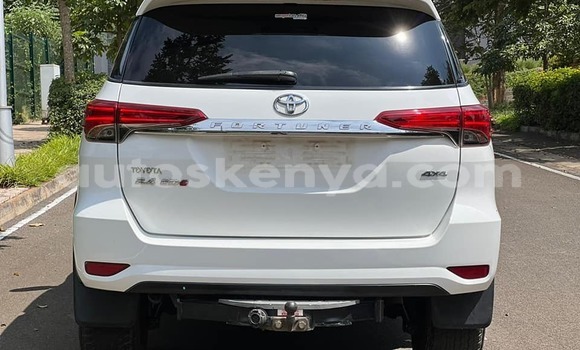 Oofamaa Toyota Fortuner White Makiinaa iti Nairobi keessatti Nairobi keessatti Oofamaa Toyota Fortuner White Makiinaa iti Nairobi keessatti Nairobi keessatti