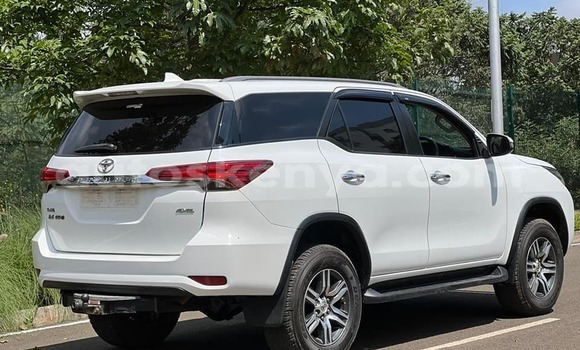 Oofamaa Toyota Fortuner White Makiinaa iti Nairobi keessatti Nairobi keessatti Oofamaa Toyota Fortuner White Makiinaa iti Nairobi keessatti Nairobi keessatti