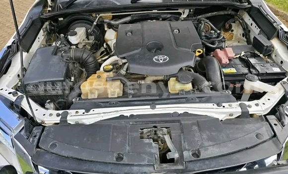 Nunua Ilio tumika Toyota Fortuner Nyeupe Gari ndani ya Eldoret nchini Bonde la Ufafanuzi Nunua Ilio tumika Toyota Fortuner Nyeupe Gari ndani ya Eldoret nchini Bonde la Ufafanuzi