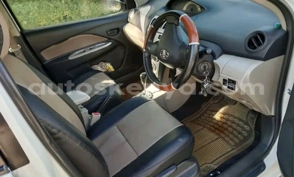 Nunua Ilio tumika Toyota Belta Nyeupe Gari ndani ya Griftu nchini Kaskazini Mashariki mwa Kenya Nunua Ilio tumika Toyota Belta Nyeupe Gari ndani ya Griftu nchini Kaskazini Mashariki mwa Kenya