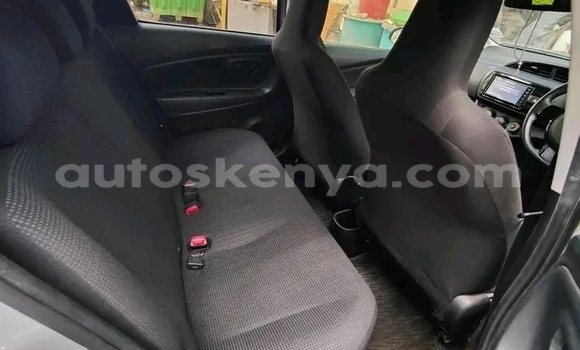 Nunua Ilio tumika Toyota Vitz Nyeupe Gari ndani ya Gilgil nchini Kati Nunua Ilio tumika Toyota Vitz Nyeupe Gari ndani ya Gilgil nchini Kati