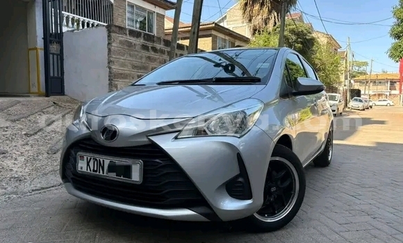 Nunua Ilio tumika Toyota Vitz Nyeupe Gari ndani ya Gilgil nchini Kati Nunua Ilio tumika Toyota Vitz Nyeupe Gari ndani ya Gilgil nchini Kati