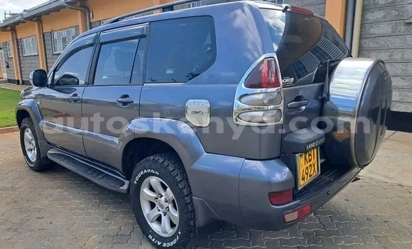 Nunua Ilio tumika Toyota Land Cruiser Nyeupe Gari ndani ya Garissa nchini Kaskazini Mashariki mwa Kenya Nunua Ilio tumika Toyota Land Cruiser Nyeupe Gari ndani ya Garissa nchini Kaskazini Mashariki mwa Kenya