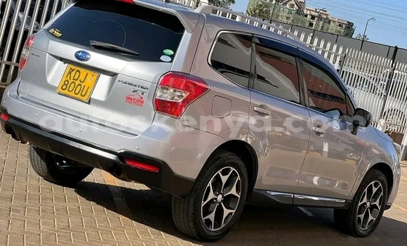 Oofamaa Subaru Forester White Makiinaa iti Gatanga keessatti Nairobi keessatti