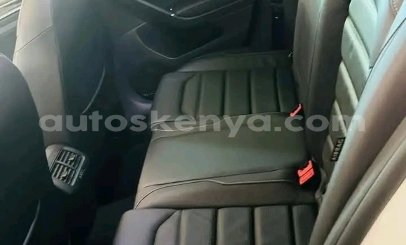 Nunua Ilio tumika Volkswagen Golf Nyeupe Gari ndani ya Bute nchini Kaskazini Mashariki mwa Kenya Nunua Ilio tumika Volkswagen Golf Nyeupe Gari ndani ya Bute nchini Kaskazini Mashariki mwa Kenya