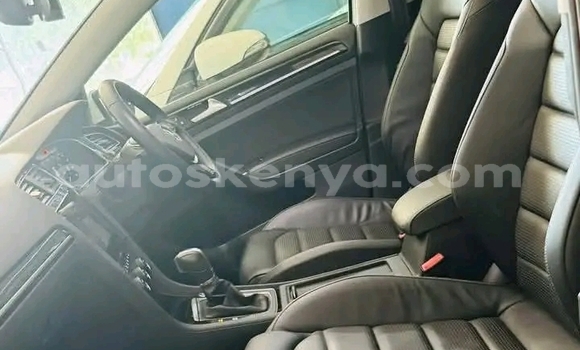 Nunua Ilio tumika Volkswagen Golf Nyeupe Gari ndani ya Bute nchini Kaskazini Mashariki mwa Kenya Nunua Ilio tumika Volkswagen Golf Nyeupe Gari ndani ya Bute nchini Kaskazini Mashariki mwa Kenya