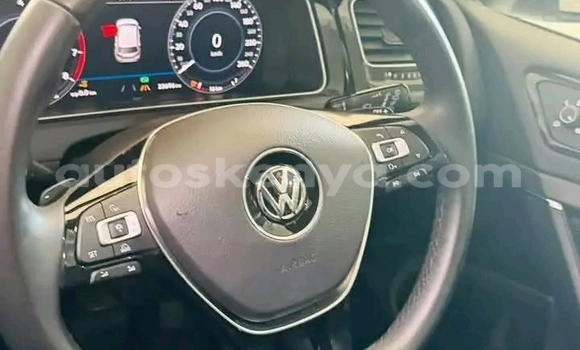 Nunua Ilio tumika Volkswagen Golf Nyeupe Gari ndani ya Bute nchini Kaskazini Mashariki mwa Kenya Nunua Ilio tumika Volkswagen Golf Nyeupe Gari ndani ya Bute nchini Kaskazini Mashariki mwa Kenya