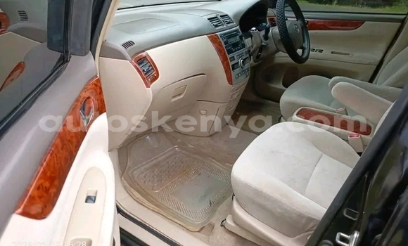 Oofamaa Toyota Ipsum Black Makiinaa iti Changamwe keessatti Coast keessatti