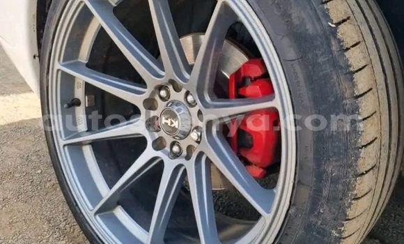 Nunua Ilio tumika Subaru Forester Nyeupe Gari ndani ya Changamwe nchini Pwani Nunua Ilio tumika Subaru Forester Nyeupe Gari ndani ya Changamwe nchini Pwani