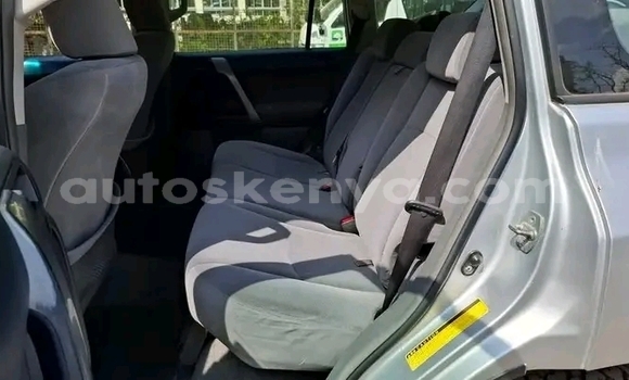 Nunua Ilio tumika Toyota Land Cruiser Prado Nyingine Gari ndani ya Bomet nchini Bonde la Ufafanuzi Nunua Ilio tumika Toyota Land Cruiser Prado Nyingine Gari ndani ya Bomet nchini Bonde la Ufafanuzi