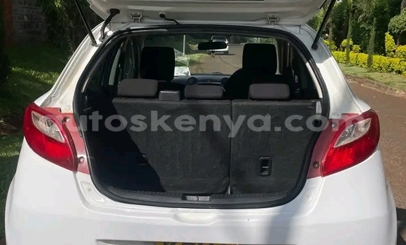 Nunua Ilio tumika Mazda Demio Nyeupe Gari ndani ya Gazi nchini Pwani Nunua Ilio tumika Mazda Demio Nyeupe Gari ndani ya Gazi nchini Pwani