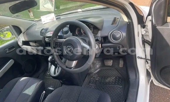 Nunua Ilio tumika Mazda Demio Nyeupe Gari ndani ya Gazi nchini Pwani Nunua Ilio tumika Mazda Demio Nyeupe Gari ndani ya Gazi nchini Pwani