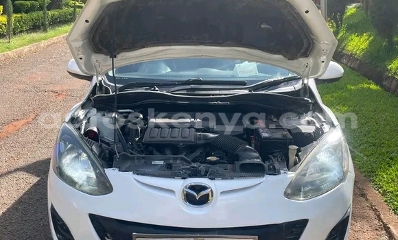 Nunua Ilio tumika Mazda Demio Nyeupe Gari ndani ya Gazi nchini Pwani Nunua Ilio tumika Mazda Demio Nyeupe Gari ndani ya Gazi nchini Pwani