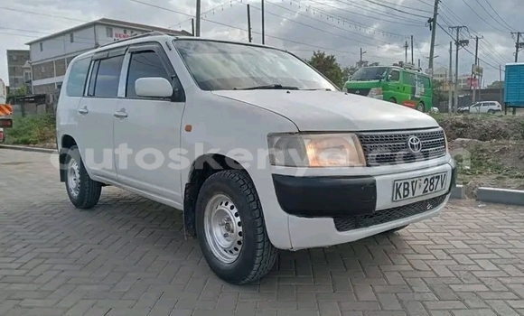 Oofamaa Toyota Probox White Makiinaa iti Bute keessatti Northeast Kenya keessatti