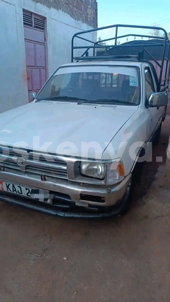 Big with watermark toyota hilux northeast kenya bute 25575