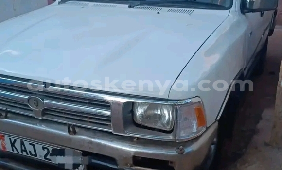 Nunua Ilio tumika Toyota Hilux Nyeupe Gari ndani ya Bute nchini Kaskazini Mashariki mwa Kenya Nunua Ilio tumika Toyota Hilux Nyeupe Gari ndani ya Bute nchini Kaskazini Mashariki mwa Kenya