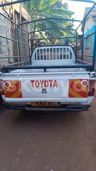 Big with watermark toyota hilux northeast kenya bute 25575