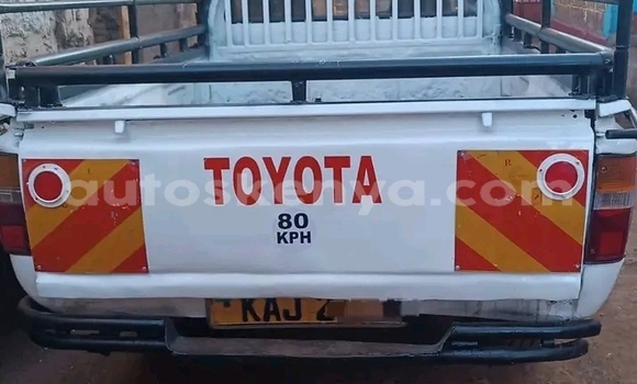 Nunua Ilio tumika Toyota Hilux Nyeupe Gari ndani ya Bute nchini Kaskazini Mashariki mwa Kenya Nunua Ilio tumika Toyota Hilux Nyeupe Gari ndani ya Bute nchini Kaskazini Mashariki mwa Kenya