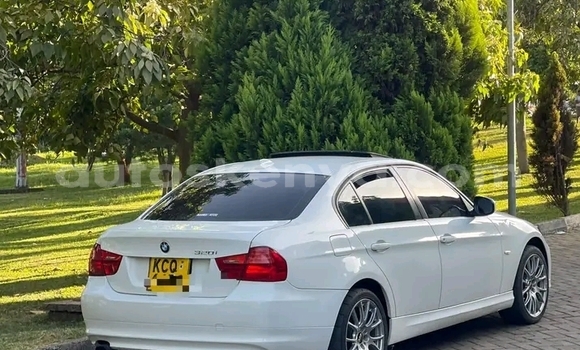 Nunua Ilio tumika BMW 315 Nyeupe Gari ndani ya Bute nchini Kaskazini Mashariki mwa Kenya