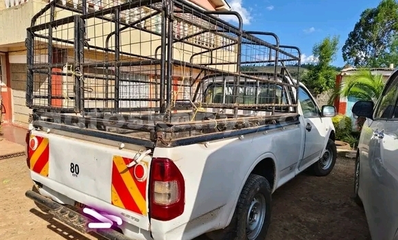 Buy Used Isuzu D–MAX White Car in Bute in Northeast Kenya