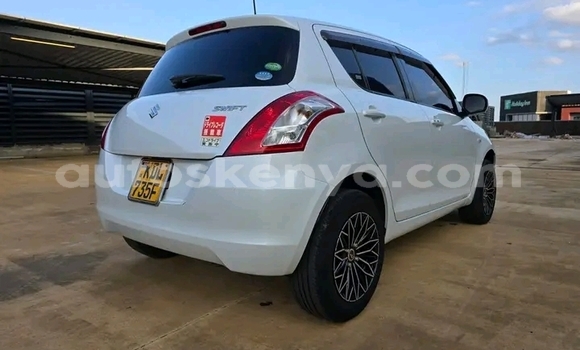 Oofamaa Suzuki Swift White Makiinaa iti Bute keessatti Northeast Kenya keessatti