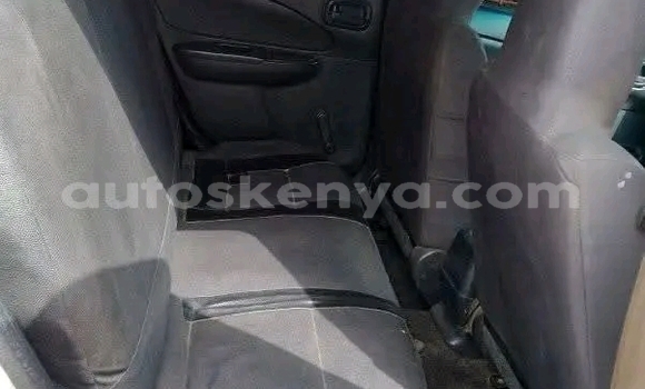 Oofamaa Nissan Auster White Makiinaa iti Bute keessatti Northeast Kenya keessatti