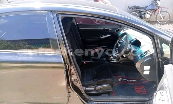 Nunua Ilio tumika Honda Civic Nyeusi Gari ndani ya Bute nchini Kaskazini Mashariki mwa Kenya