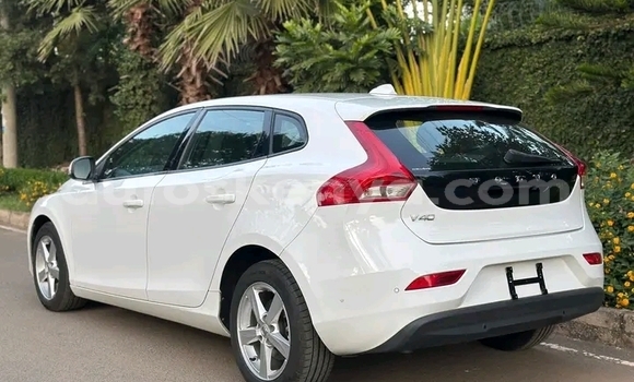 Buy Used Volvo V40 White Car in Nairobi in Nairobi Buy Used Volvo V40 White Car in Nairobi in Nairobi
