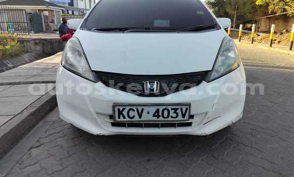 Buy Used Honda Fit White Car in Nairobi in Nairobi