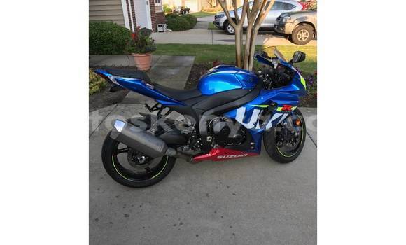 Oofamaa Suzuki GSX–R Blue Doqdoqqee iti Bute keessatti Northeast Kenya keessatti