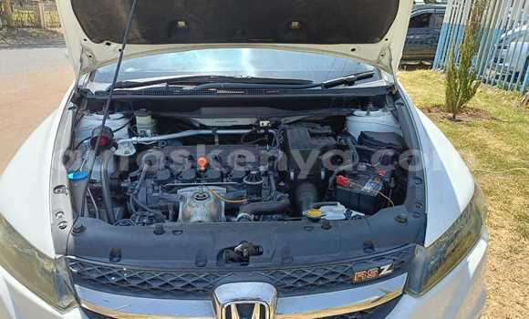 Nunua Ilio tumika Honda Stream Nyeupe Gari ndani ya Nairobi nchini Nairobi Nunua Ilio tumika Honda Stream Nyeupe Gari ndani ya Nairobi nchini Nairobi