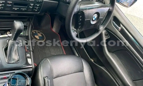 Oofamaa BMW 315 Blue Makiinaa iti Bute keessatti Northeast Kenya keessatti