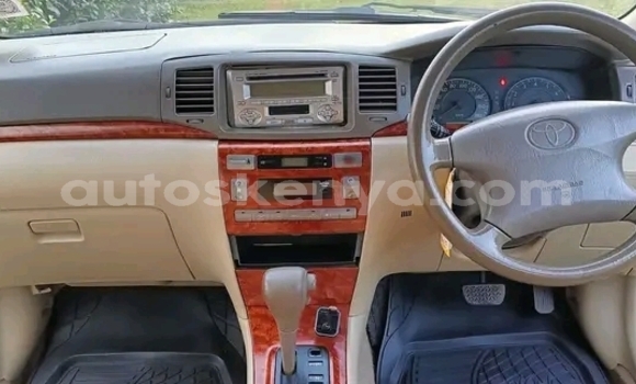 Oofamaa Toyota Nadia Black Makiinaa iti Bute keessatti Northeast Kenya keessatti