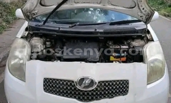 Nunua Ilio tumika Toyota Vitz Nyeupe Gari ndani ya Changamwe nchini Pwani Nunua Ilio tumika Toyota Vitz Nyeupe Gari ndani ya Changamwe nchini Pwani