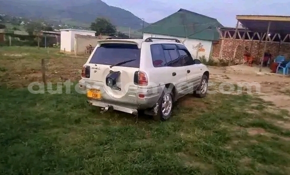 Nunua Ilio tumika Toyota RAV4 Nyingine Gari ndani ya Griftu nchini Kaskazini Mashariki mwa Kenya Nunua Ilio tumika Toyota RAV4 Nyingine Gari ndani ya Griftu nchini Kaskazini Mashariki mwa Kenya