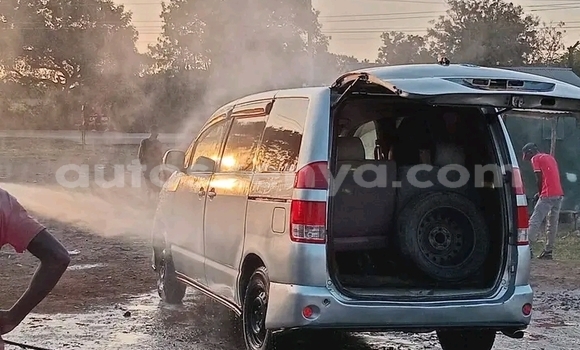 Nunua Ilio tumika Toyota Noah Nyeupe Gari ndani ya Bute nchini Kaskazini Mashariki mwa Kenya Nunua Ilio tumika Toyota Noah Nyeupe Gari ndani ya Bute nchini Kaskazini Mashariki mwa Kenya
