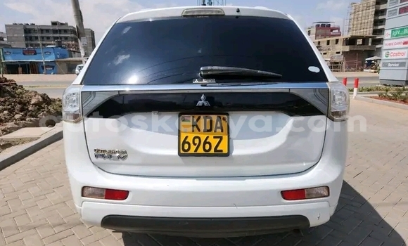 Nunua Ilio tumika Mitsubishi Outlander Nyeupe Gari ndani ya Bute nchini Kaskazini Mashariki mwa Kenya Nunua Ilio tumika Mitsubishi Outlander Nyeupe Gari ndani ya Bute nchini Kaskazini Mashariki mwa Kenya