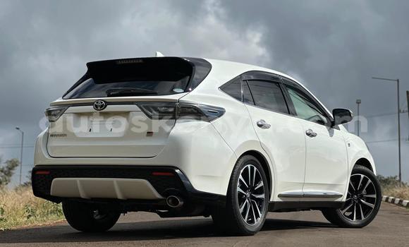 Nunua Ilio tumika Toyota Harrier Nyeupe Gari ndani ya Nairobi nchini Nairobi Nunua Ilio tumika Toyota Harrier Nyeupe Gari ndani ya Nairobi nchini Nairobi